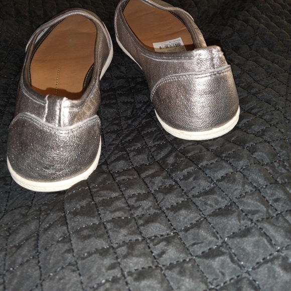 Dolce Vita Silver Solaman Suede Flats sz 9.5 - Picture 5 of 11